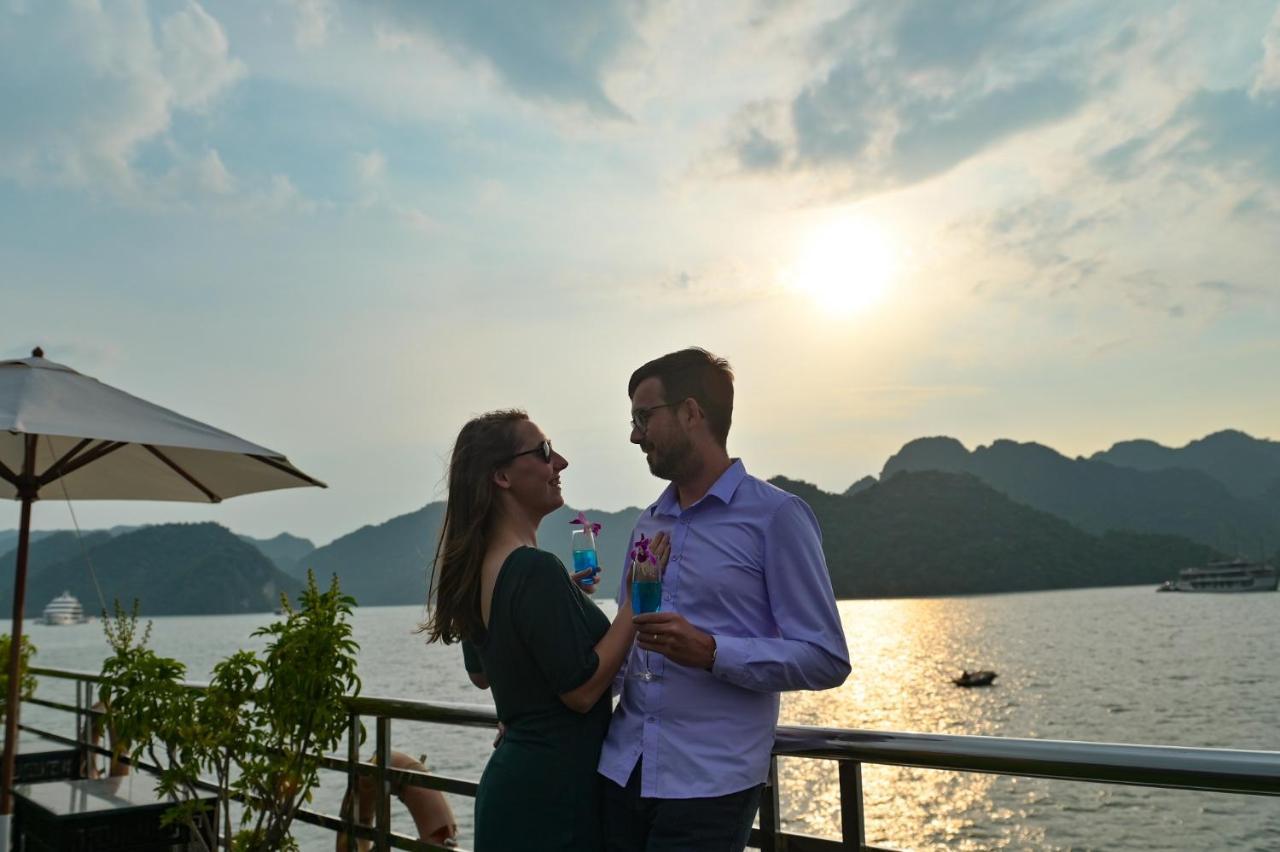 Cat Ba Ocean Cruise Hotel Hạ Long-öböl Kültér fotó